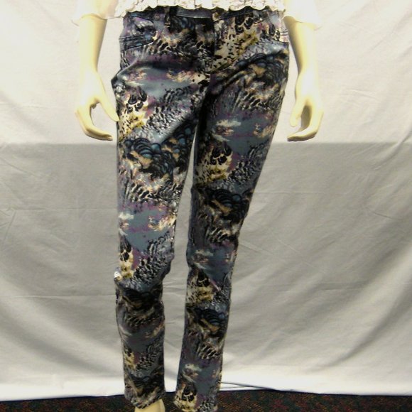**SOLD**Simply Vera by Vera Wang Pattern Jeans - Picture 2 of 7